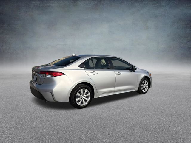 Used 2025 Toyota Corolla LE FWD image 4