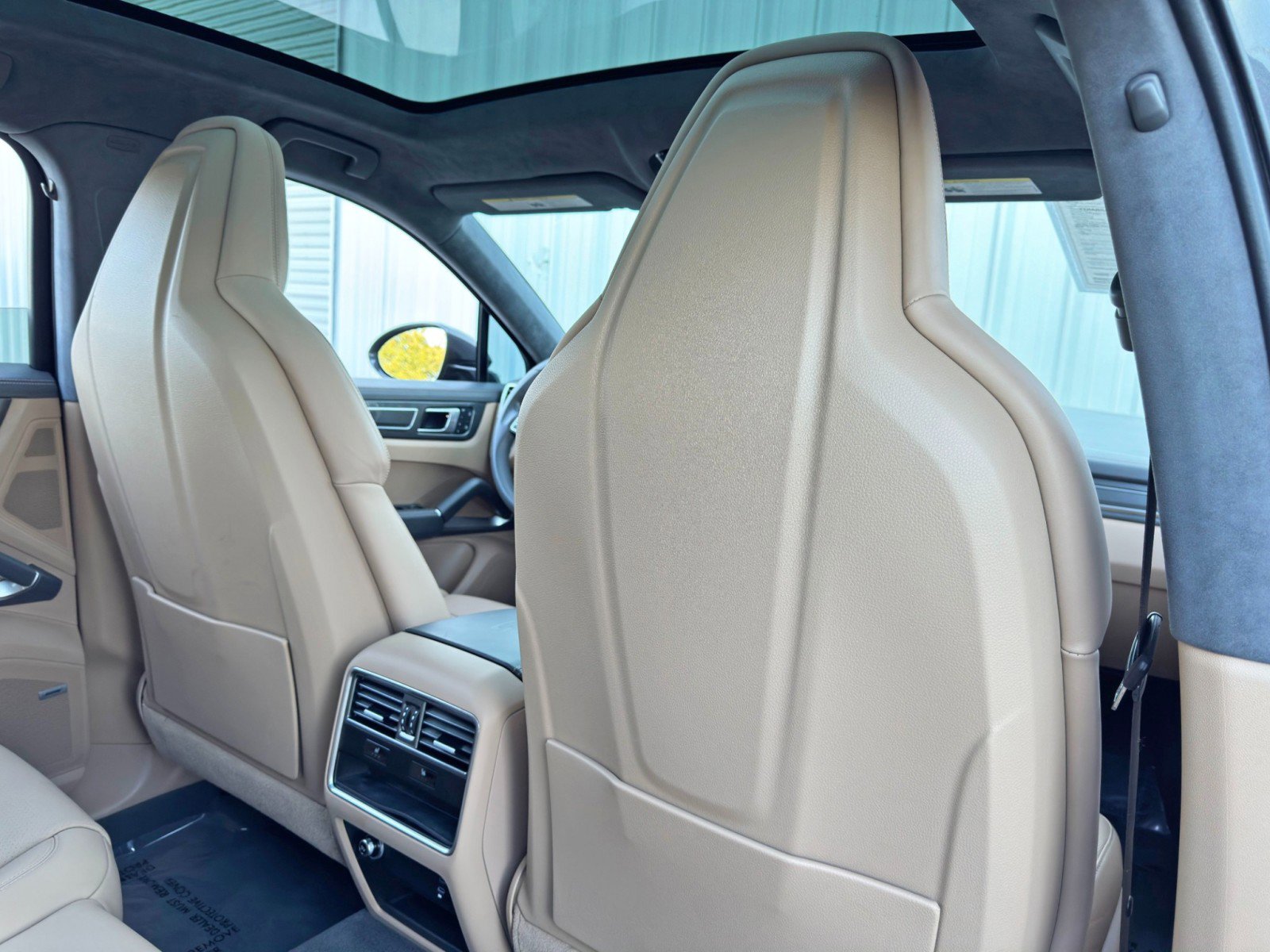 Used 2022 Porsche Cayenne Turbo S image 42