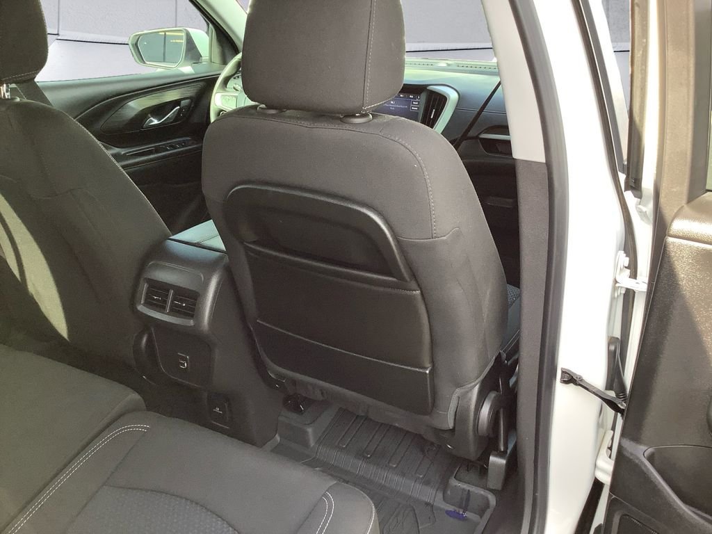 Used 2024 GMC Terrain SLE w/ Driver Convenience Package FWD image 14