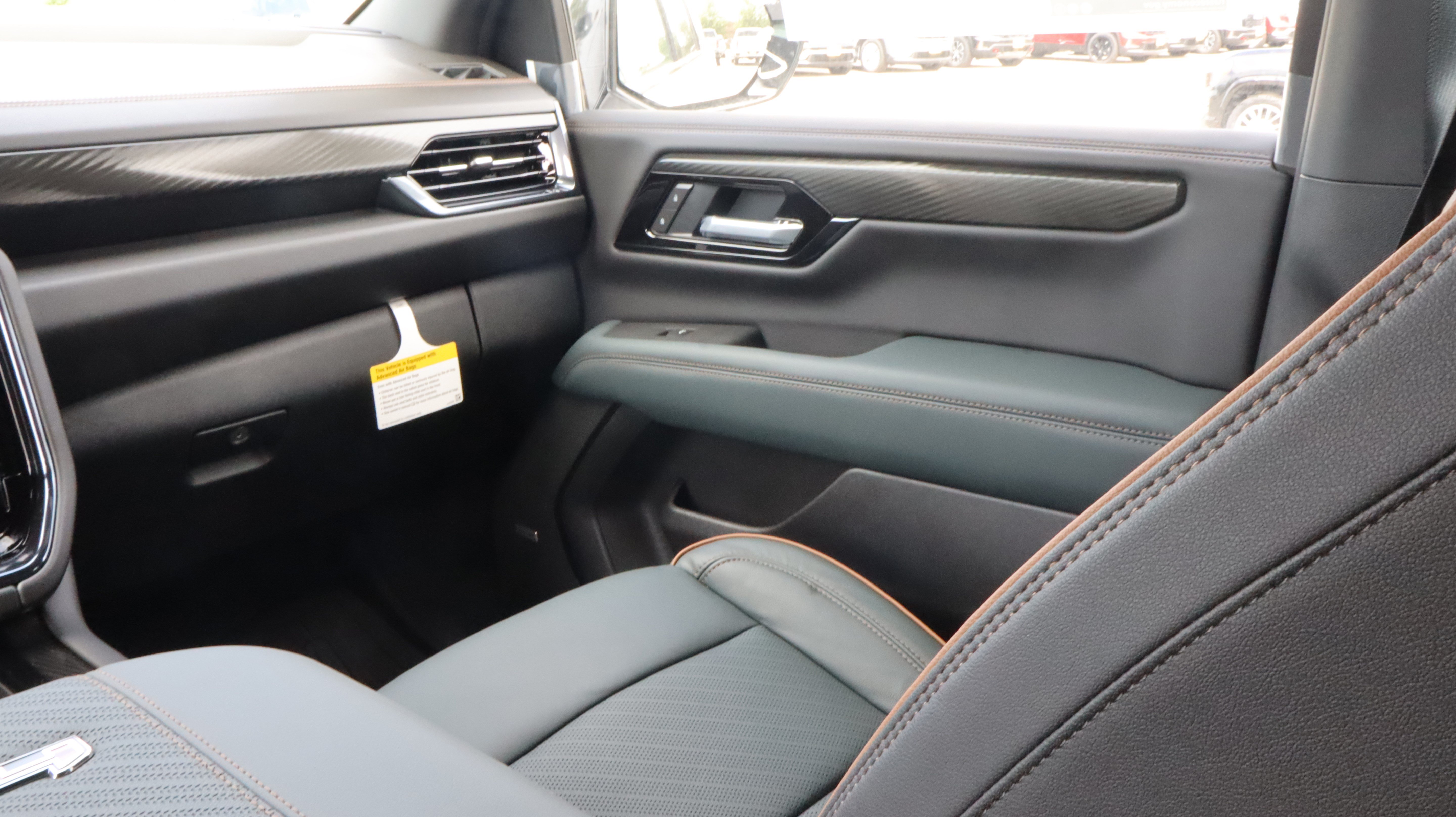 New 2026 GMC Yukon XL AT4 w/ AT4 Premium Plus Package AWD/4WD image 11