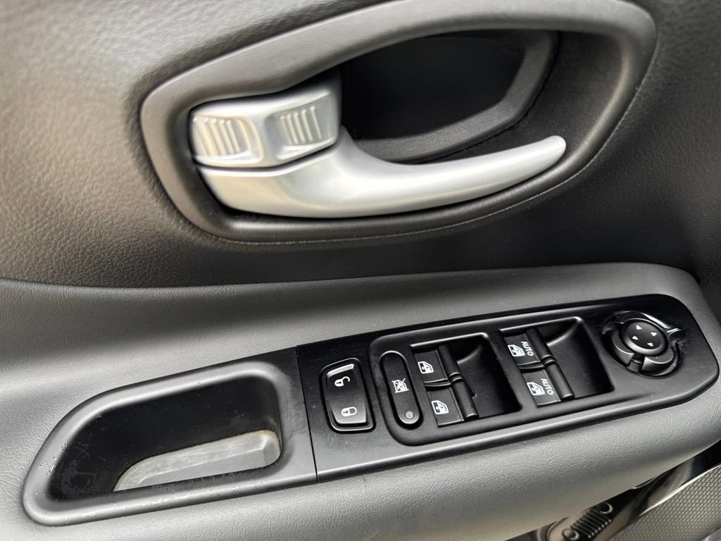 Used 2023 Jeep Renegade Altitude AWD/4WD image 19