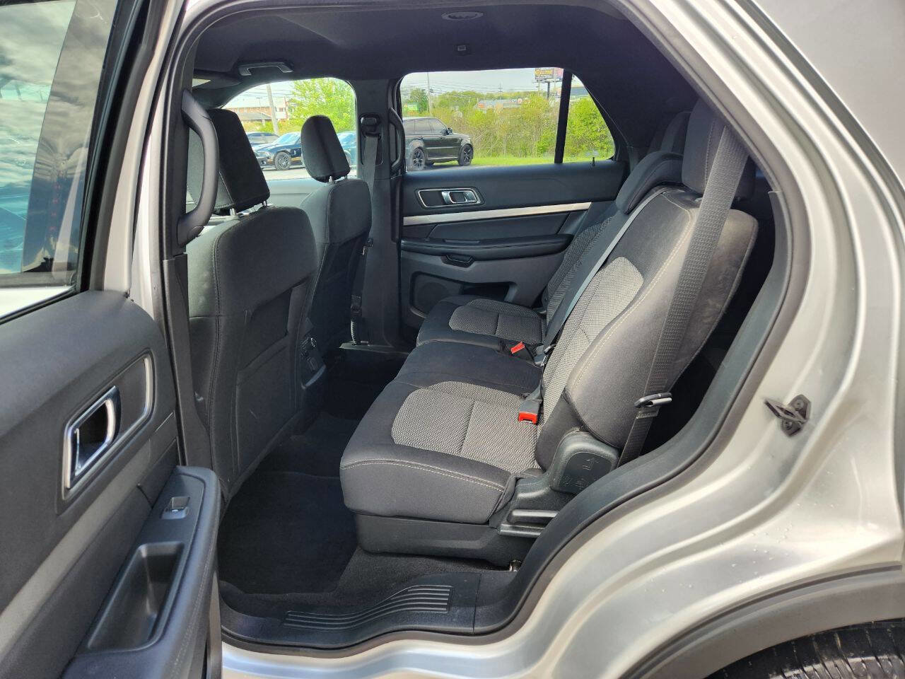 Used 2019 Ford Explorer XLT w/ Equipment Group 201A AWD/4WD image 10