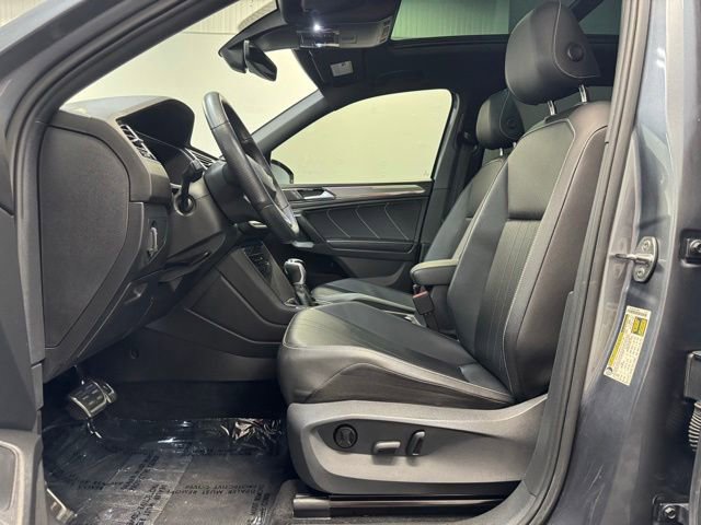 Used 2022 Volkswagen Tiguan SE R-Line FWD image 13
