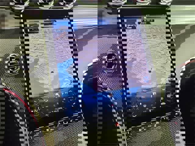 Used 2025 Mercedes-Benz GLC 350e 4MATIC image 30