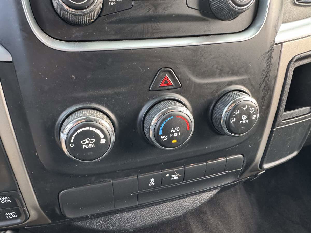 Used 2017 RAM 1500 Classic SLT image 30