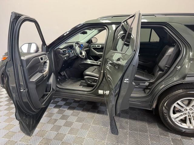 Used 2022 Ford Explorer XLT w/ Equipment Group 202A AWD/4WD image 13