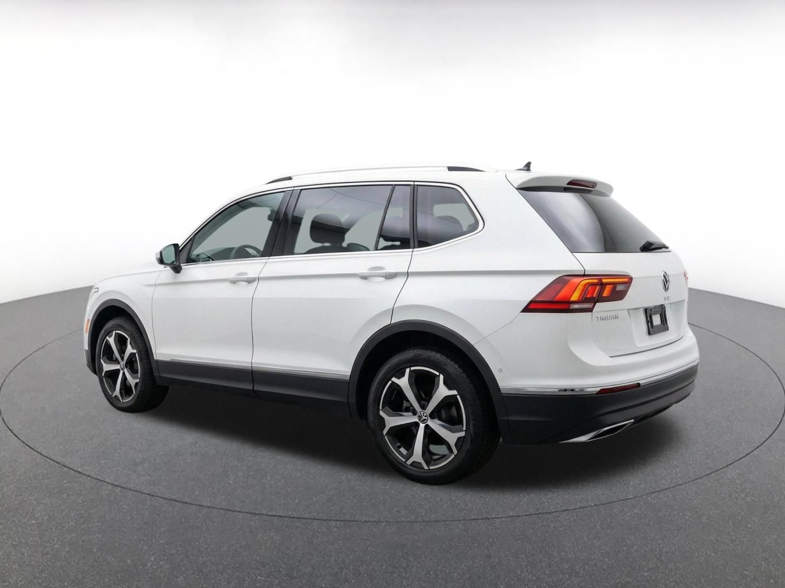Used 2026 Volkswagen Tiguan SE FWD image 6