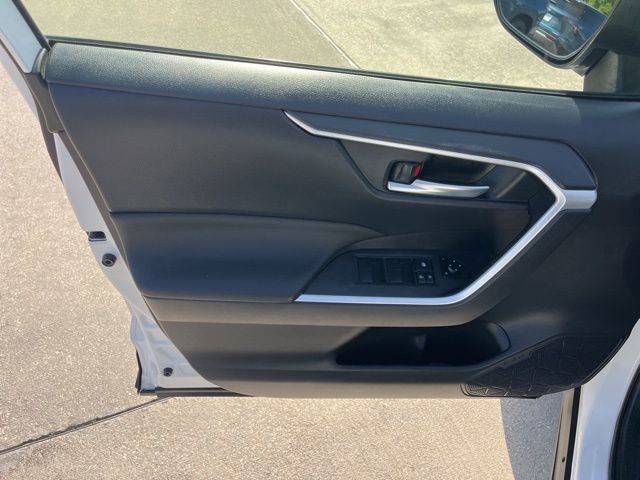 Used 2019 Toyota RAV4 XLE FWD image 12