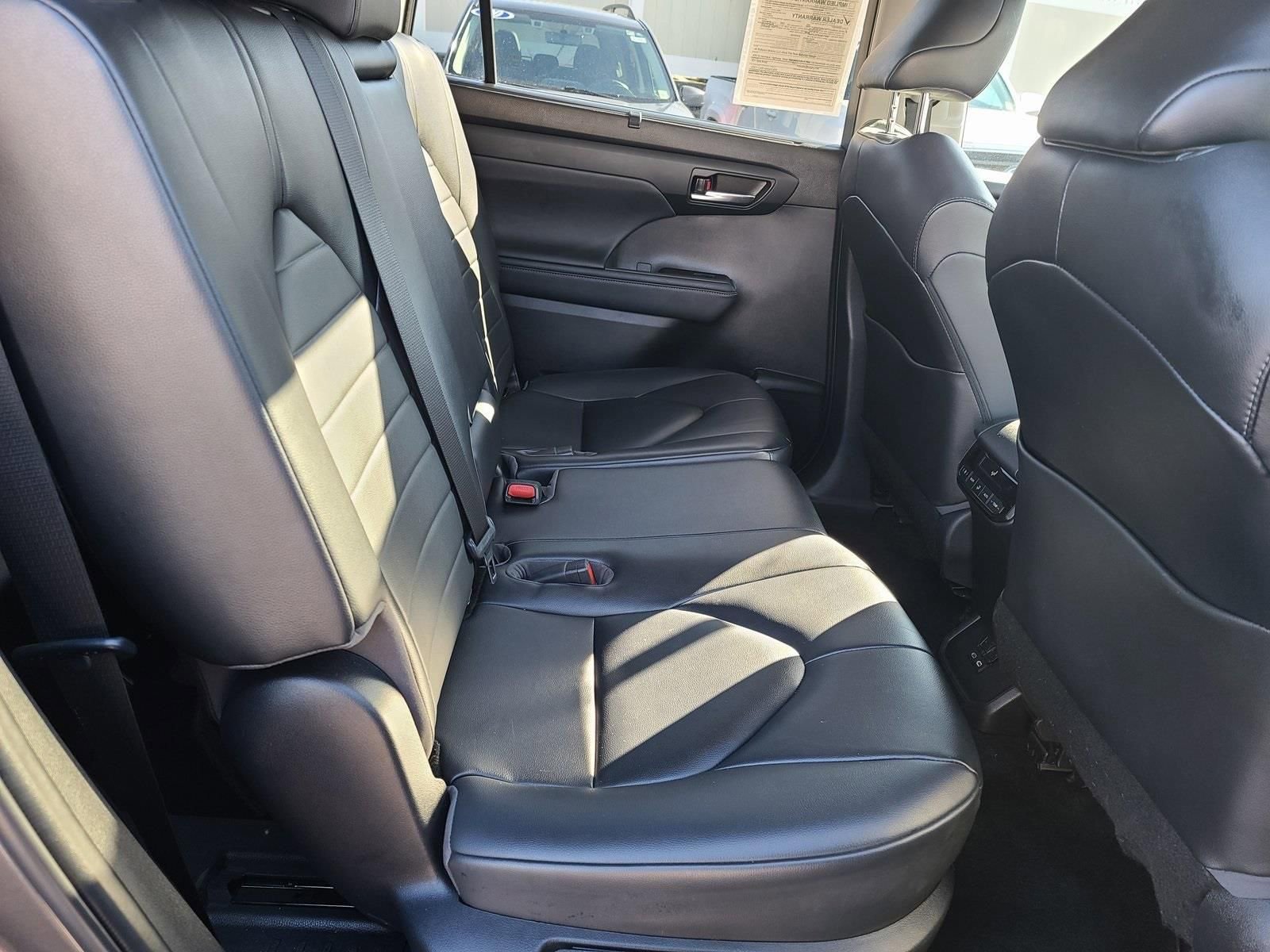 Used 2023 Toyota Highlander XLE image 18