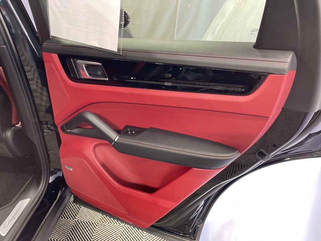 Used 2022 Porsche Cayenne E-Hybrid Coupe image 32