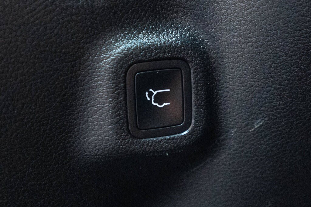 Used 2023 Jeep Compass Latitude w/ Convenience Group AWD/4WD image 32