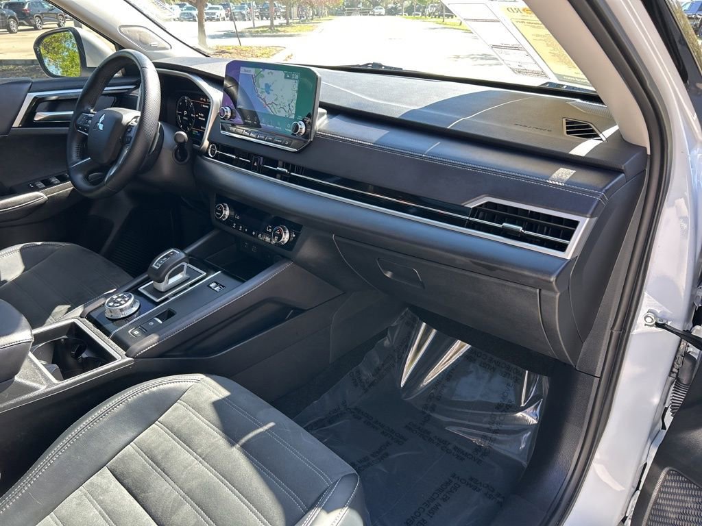 Used 2025 Mitsubishi Outlander 4WD Plug-In Hybrid image 44