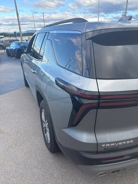 Used 2026 Chevrolet Traverse LT w/ LPO, Floor Liner Package FWD image 5