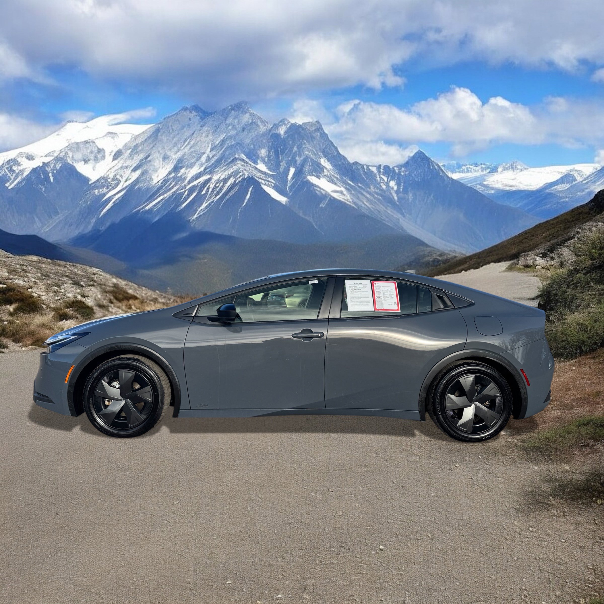 Used 2024 Toyota Prius LE image 2