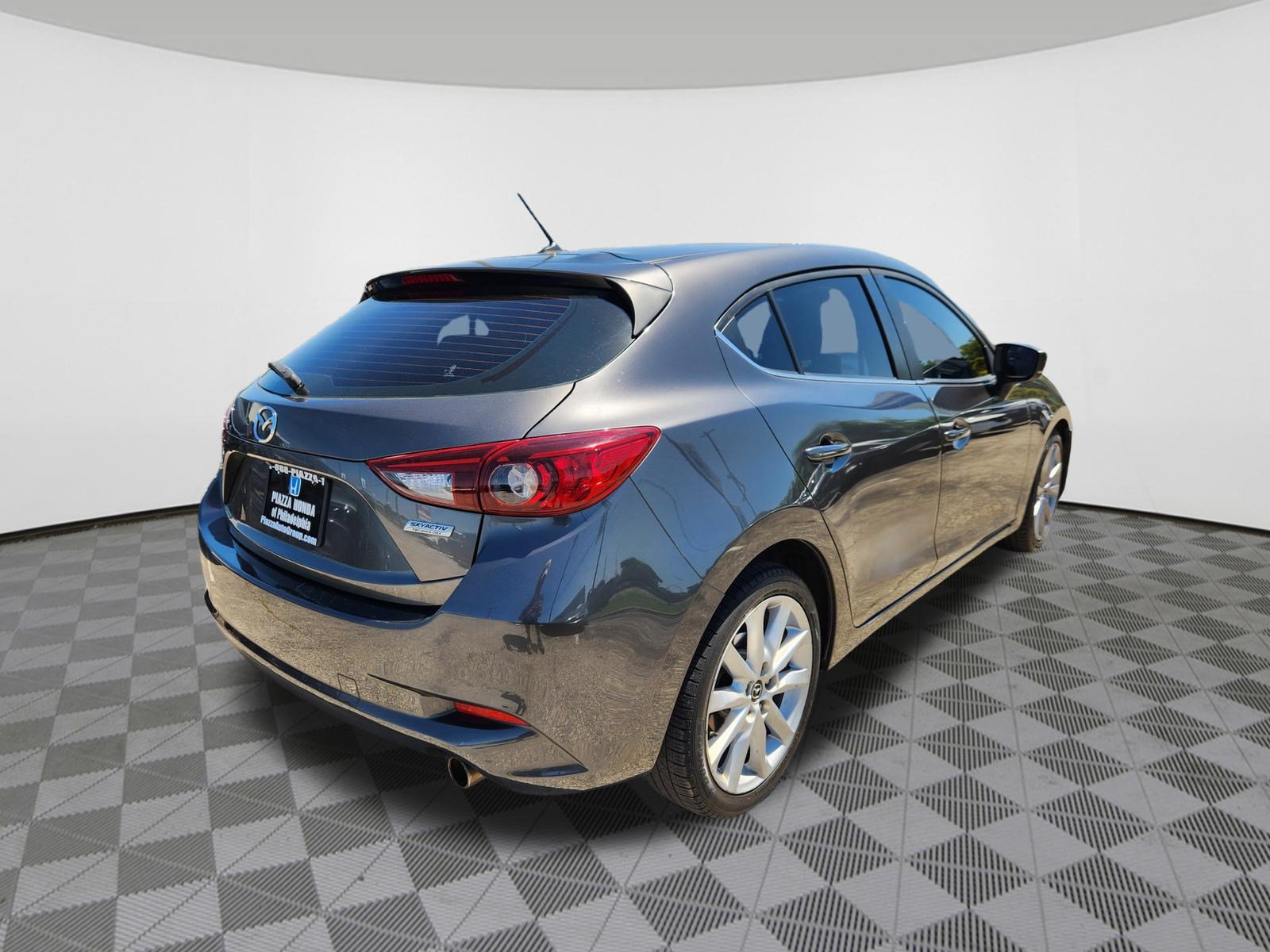 Used 2017 MAZDA MAZDA3 Touring FWD image 4