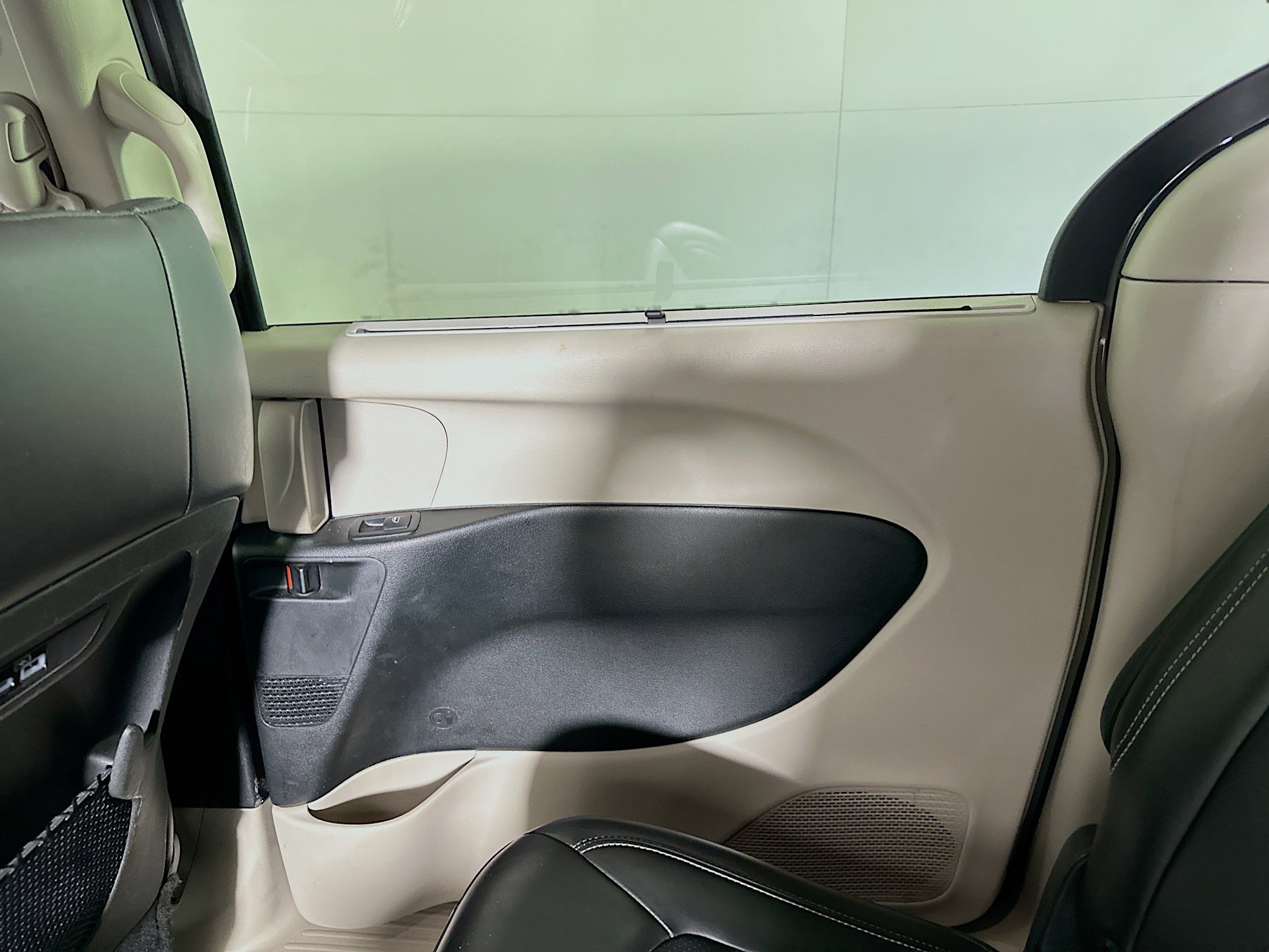 Used 2023 Chrysler Pacifica Touring-L image 30