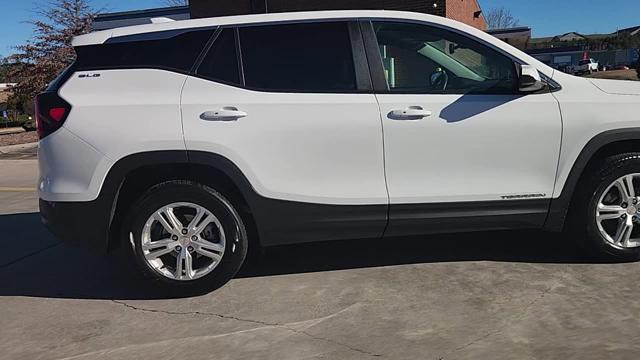 Used 2024 GMC Terrain SLE image 9