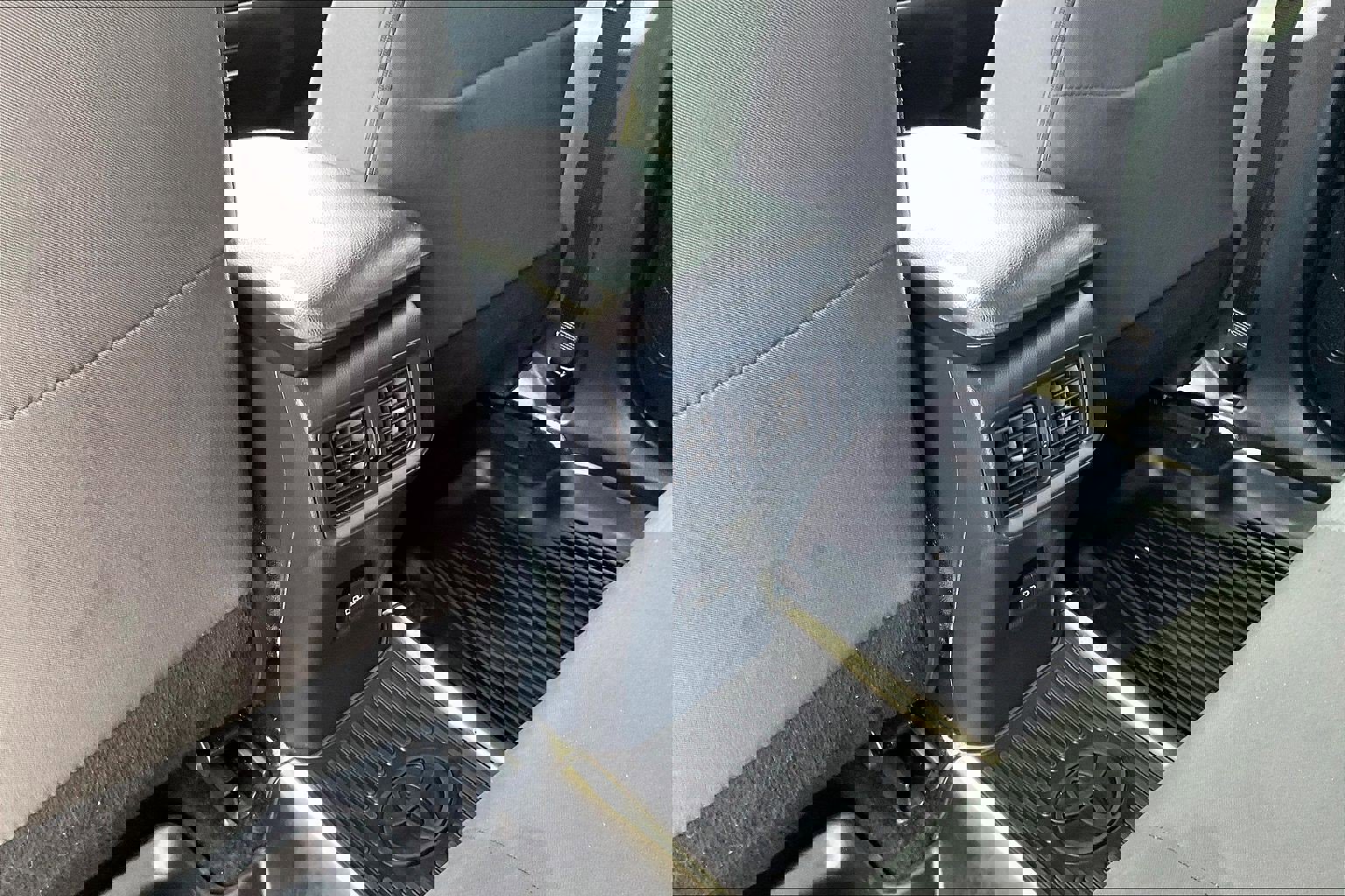 Used 2025 Toyota RAV4 XLE w/ Convenience Package AWD/4WD image 10