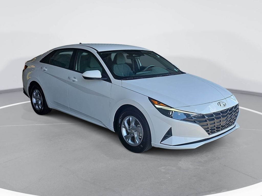 Certified 2023 Hyundai Elantra SE FWD image 3