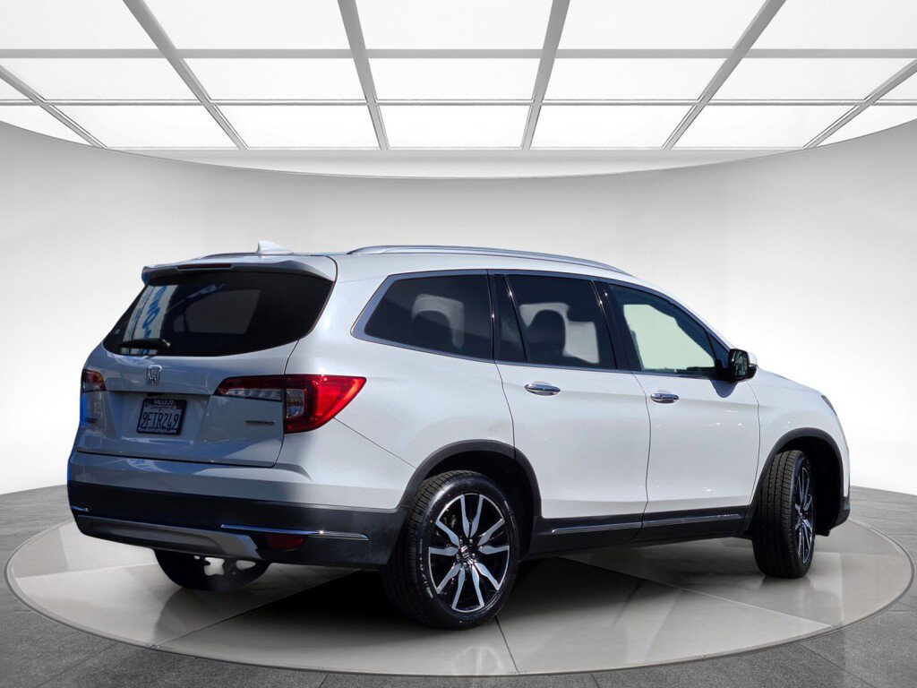 Certified 2022 Honda Pilot Touring image 3