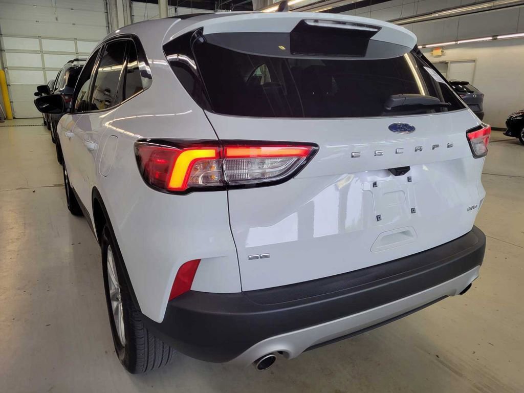 Used 2022 Ford Escape SE w/ Convenience Package AWD/4WD image 4