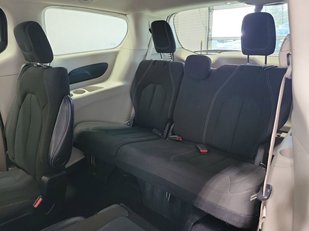 Used 2023 Chrysler Voyager LX FWD image 7