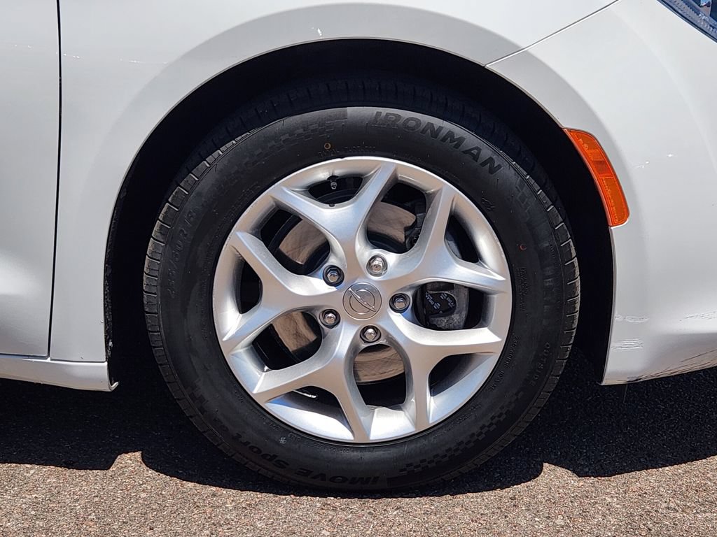 Used 2020 Chrysler Pacifica Limited FWD image 30
