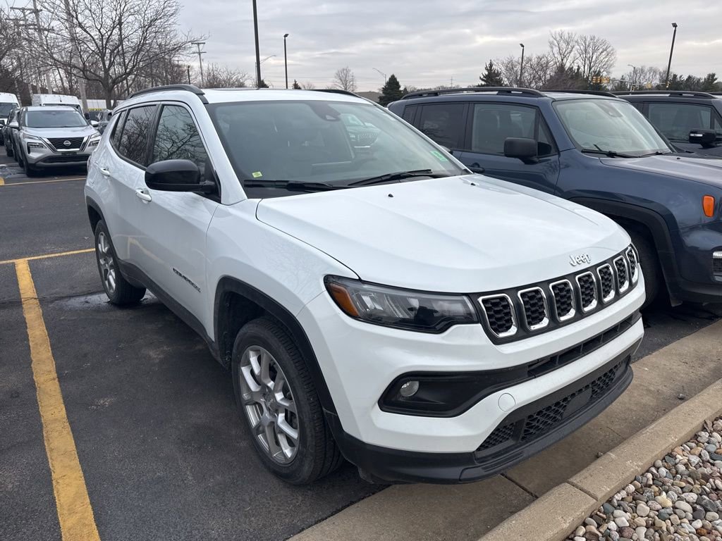 Used 2024 Jeep Compass Latitude w/ Sun and Sound Group image 3