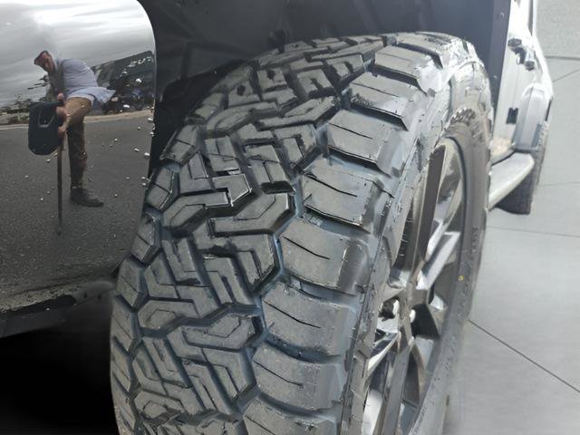 Used 2023 Jeep Gladiator Overland image 10