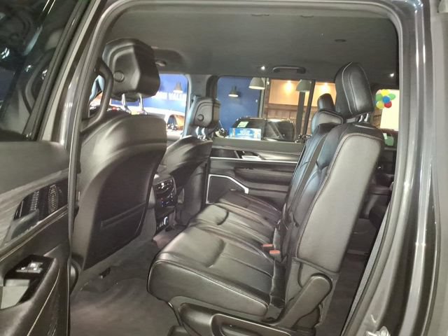 Certified 2024 Jeep Wagoneer L Series III w/ Flexible Seating Group AWD/4WD image 18