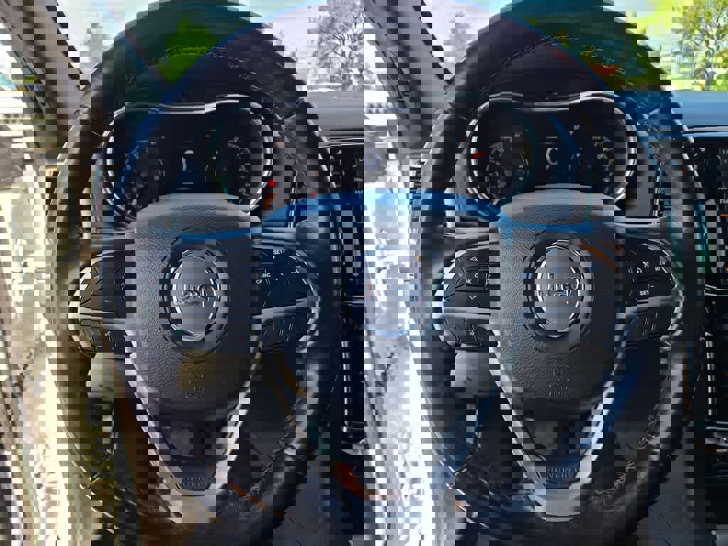 Used 2019 Jeep Grand Cherokee Limited w/ Luxury Group II image 22