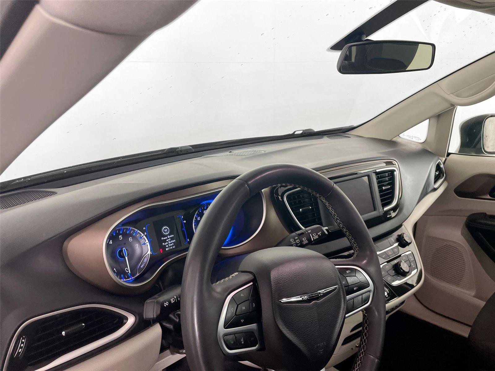 Used 2022 Chrysler Voyager LX image 21