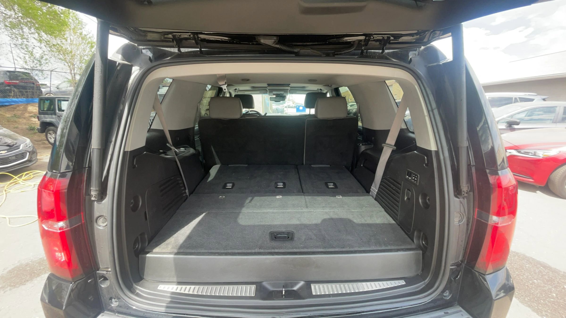 Used 2015 Chevrolet Tahoe LT w/ Luxury Package AWD/4WD image 16