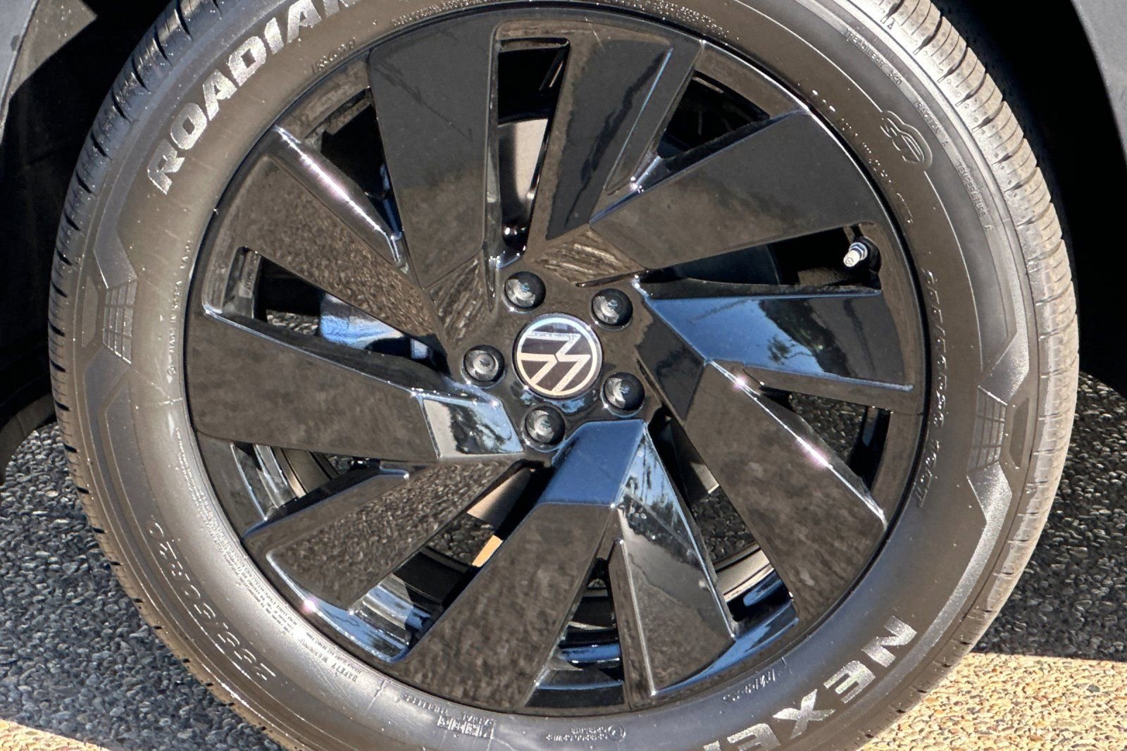 New 2026 Volkswagen Atlas Cross Sport SE image 25