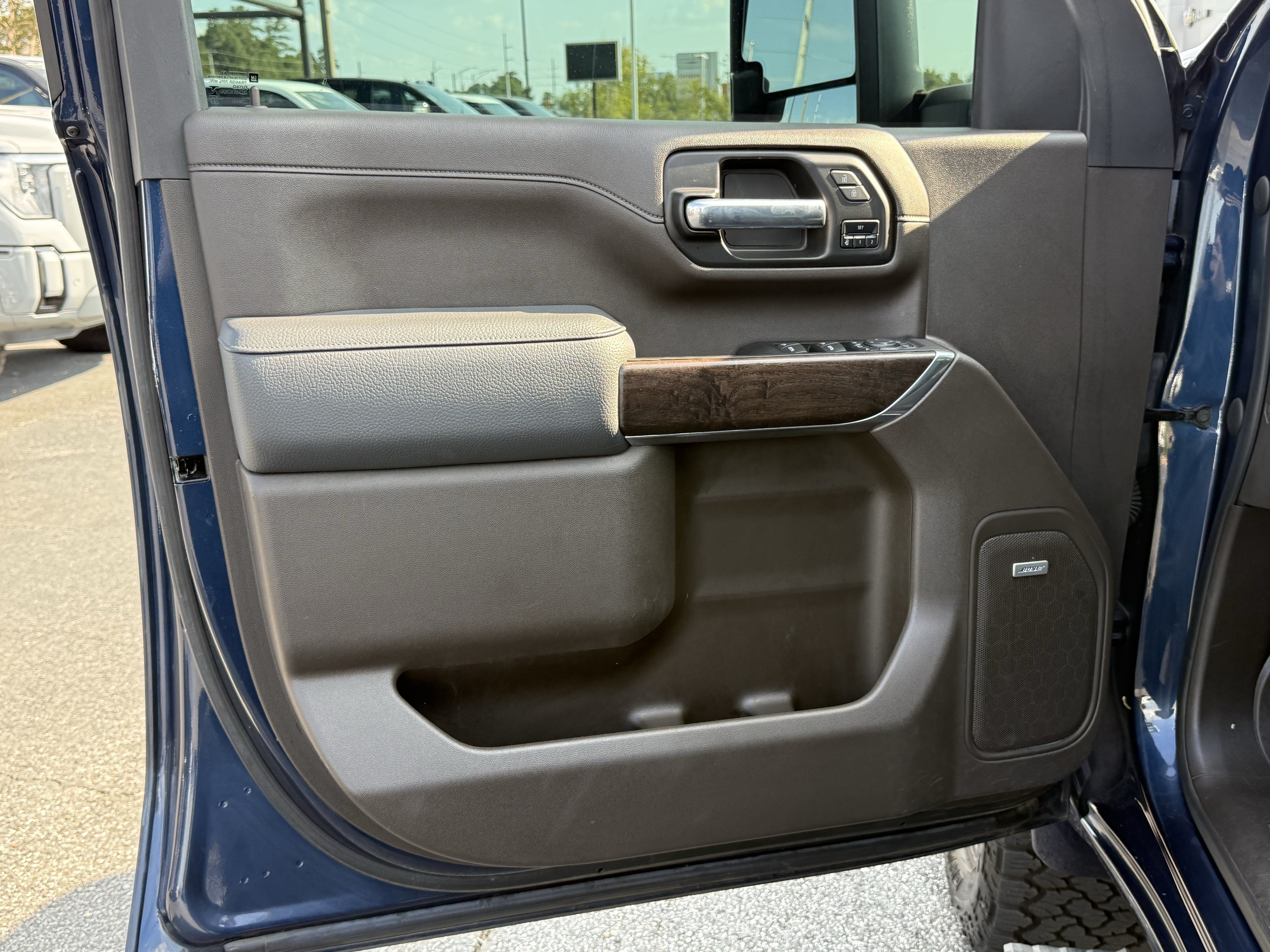 Used 2023 GMC Sierra 2500 Denali w/ Denali Ultimate Package AWD/4WD image 14
