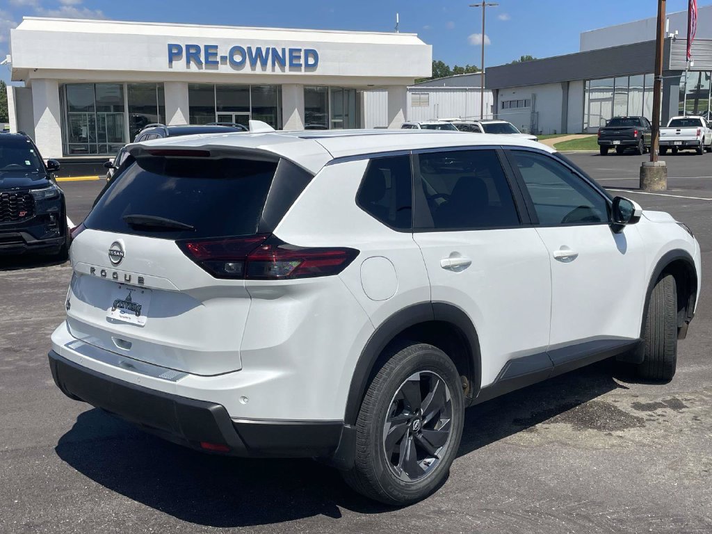 Used 2025 Nissan Rogue SV FWD image 3