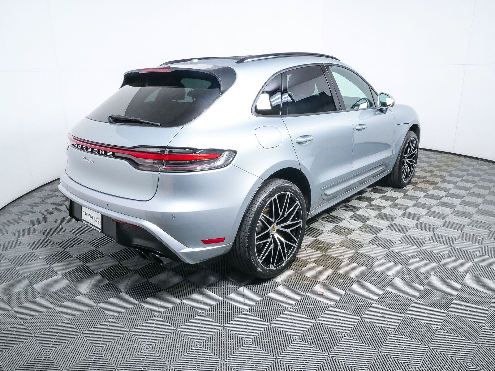 Certified 2025 Porsche Macan Turbo AWD/4WD image 30