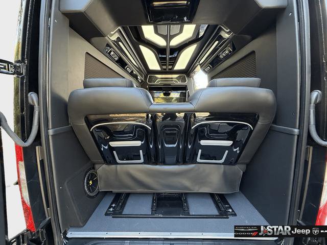 Used 2024 Mercedes-Benz Sprinter 2500 image 22