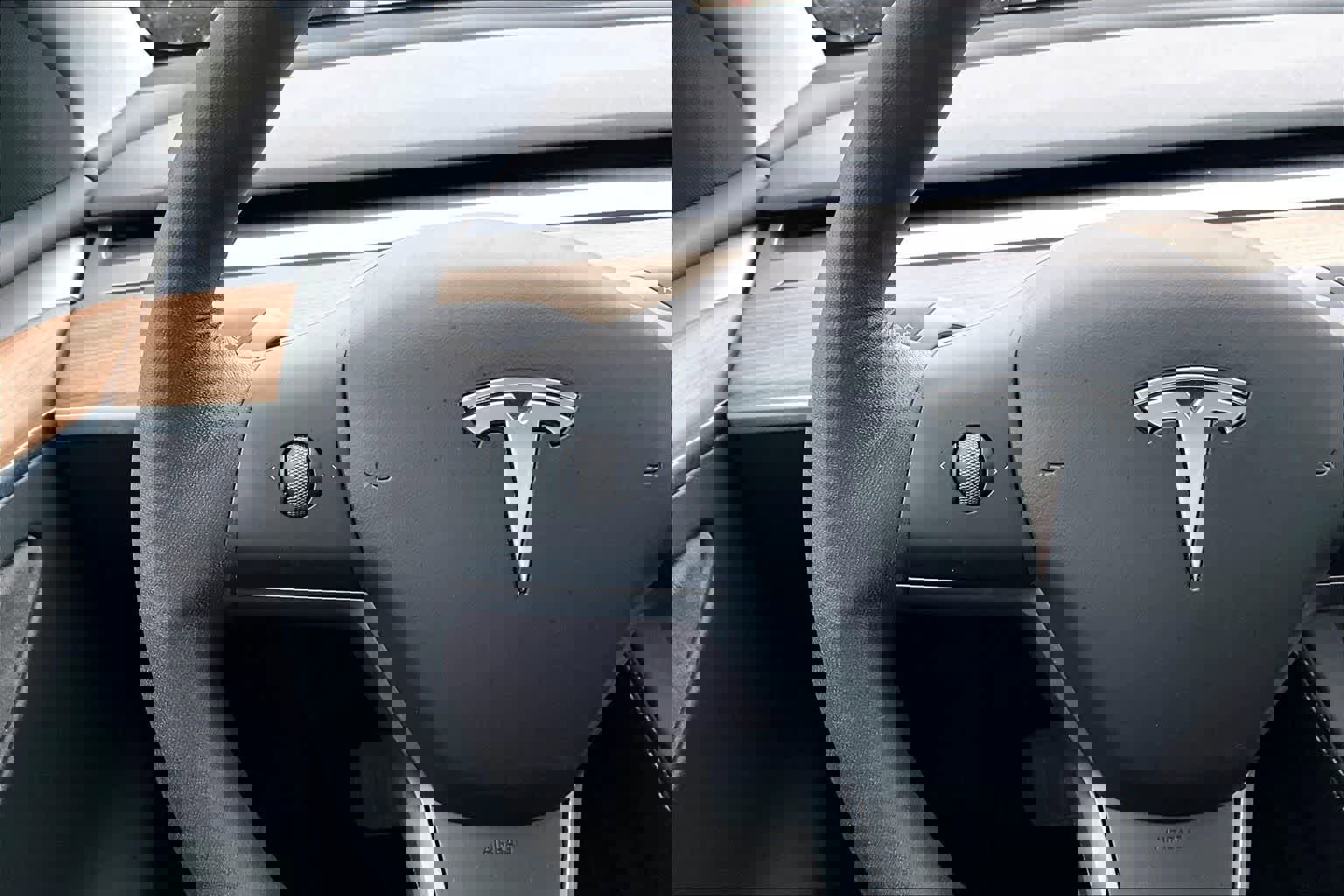 Used 2023 Tesla Model Y Long Range image 25