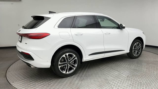 Used 2025 Audi Q5 Premium w/ Convenience Package AWD/4WD image 2