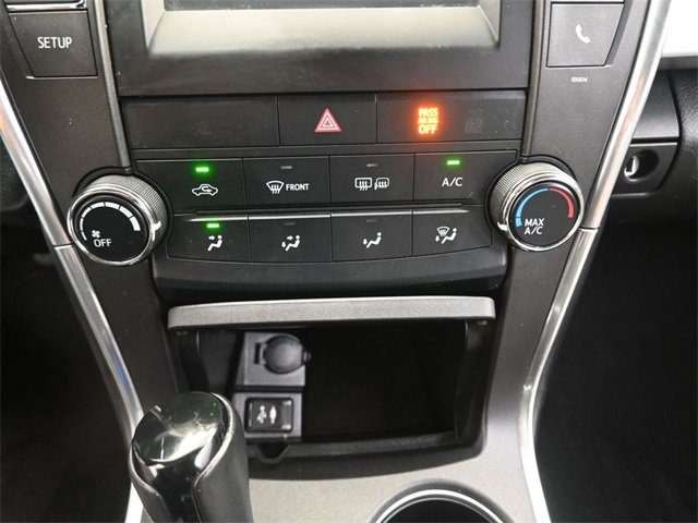 Used 2017 Toyota Camry SE image 4