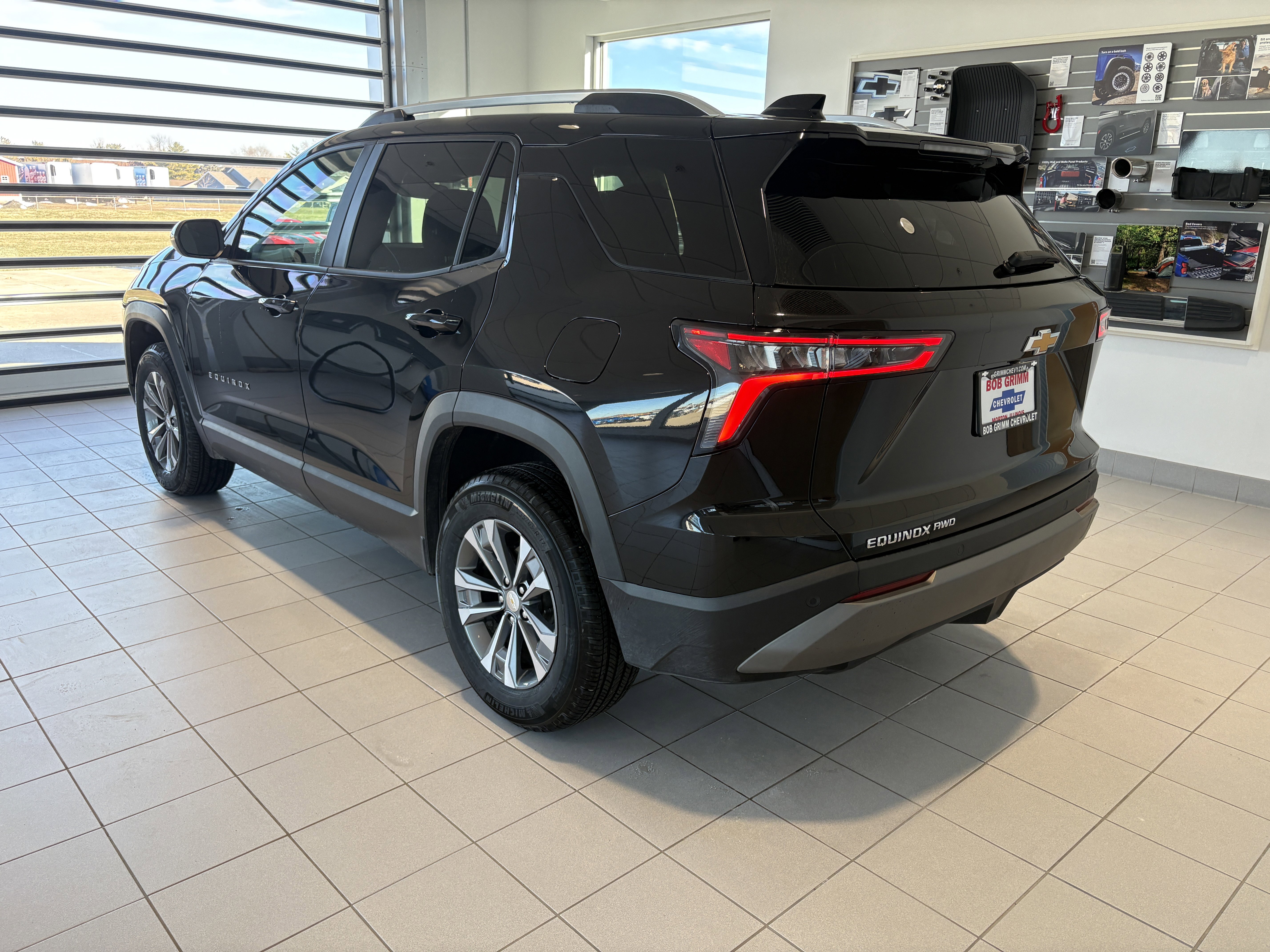 Used 2025 Chevrolet Equinox LT image 3