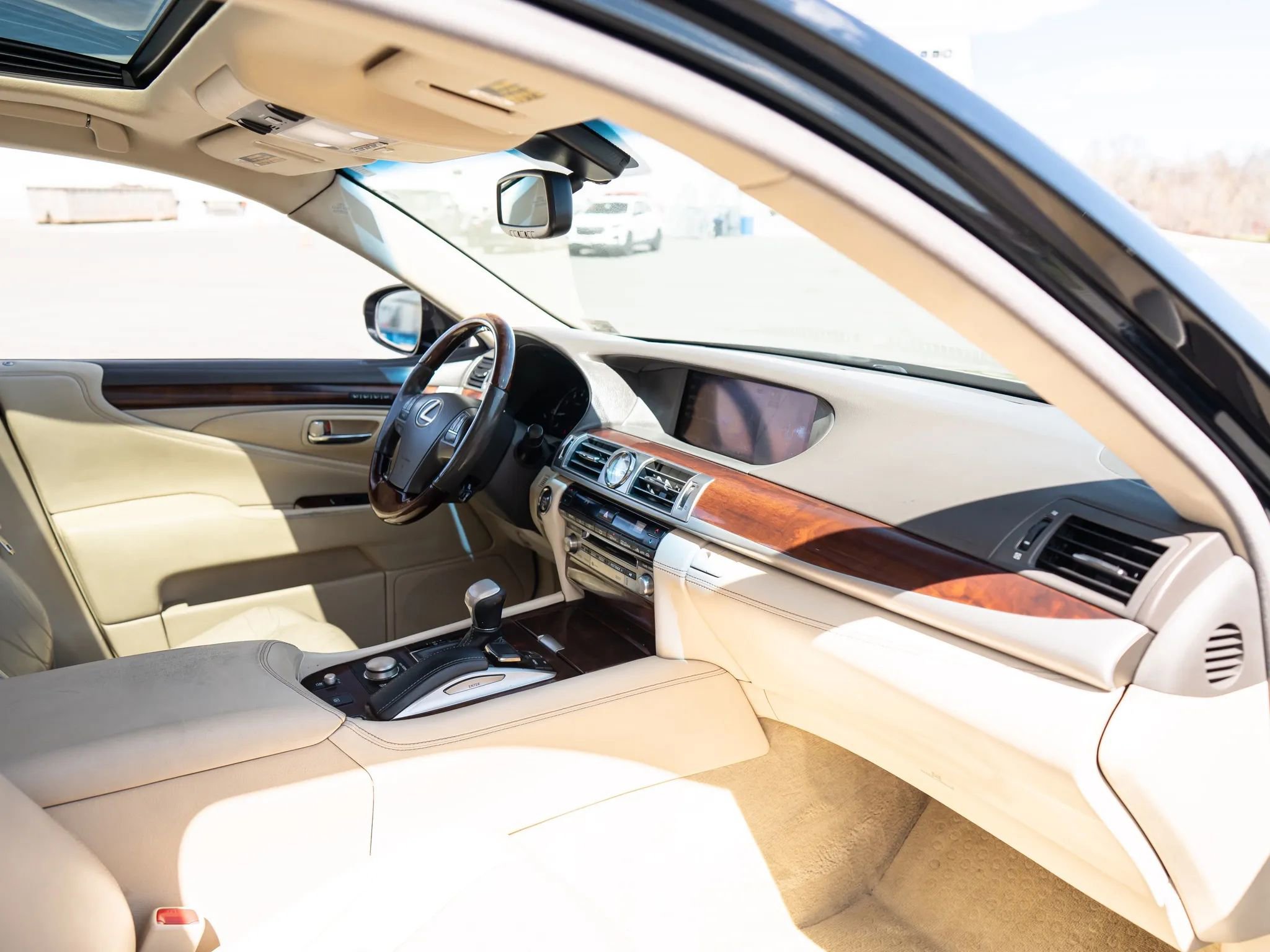 Used 2016 Lexus LS 460 AWD w/ Comfort Package image 19