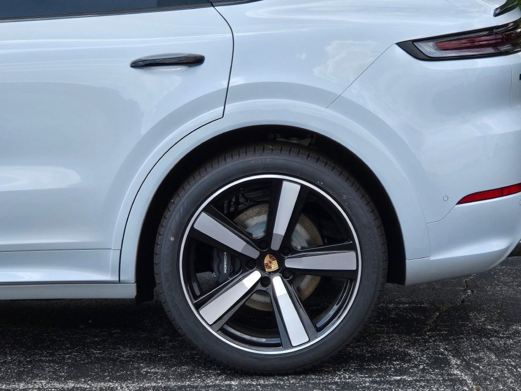 New 2026 Porsche Cayenne Coupe image 13