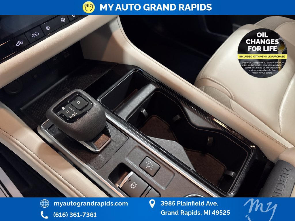 Used 2025 Nissan Pathfinder SL AWD/4WD image 26