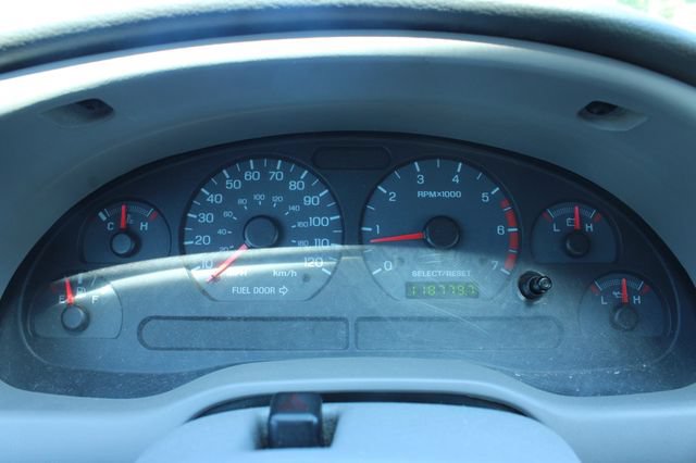 Used 2004 Ford Mustang Convertible RWD image 19