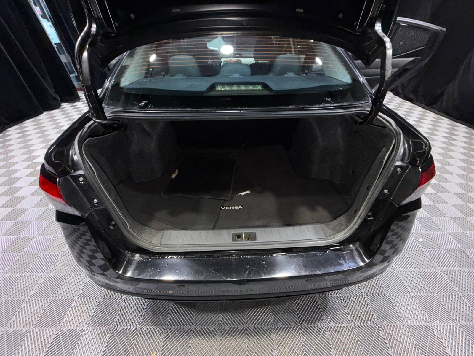 Used 2020 Nissan Versa SV image 34