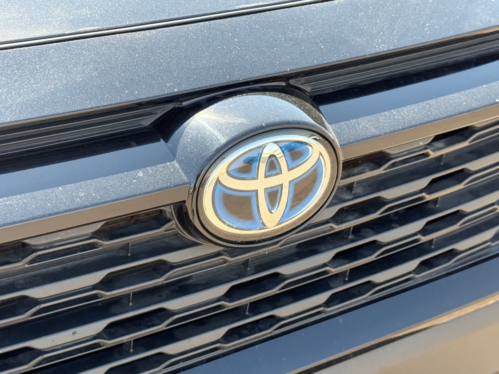 Used 2023 Toyota RAV4 LE AWD/4WD image 33