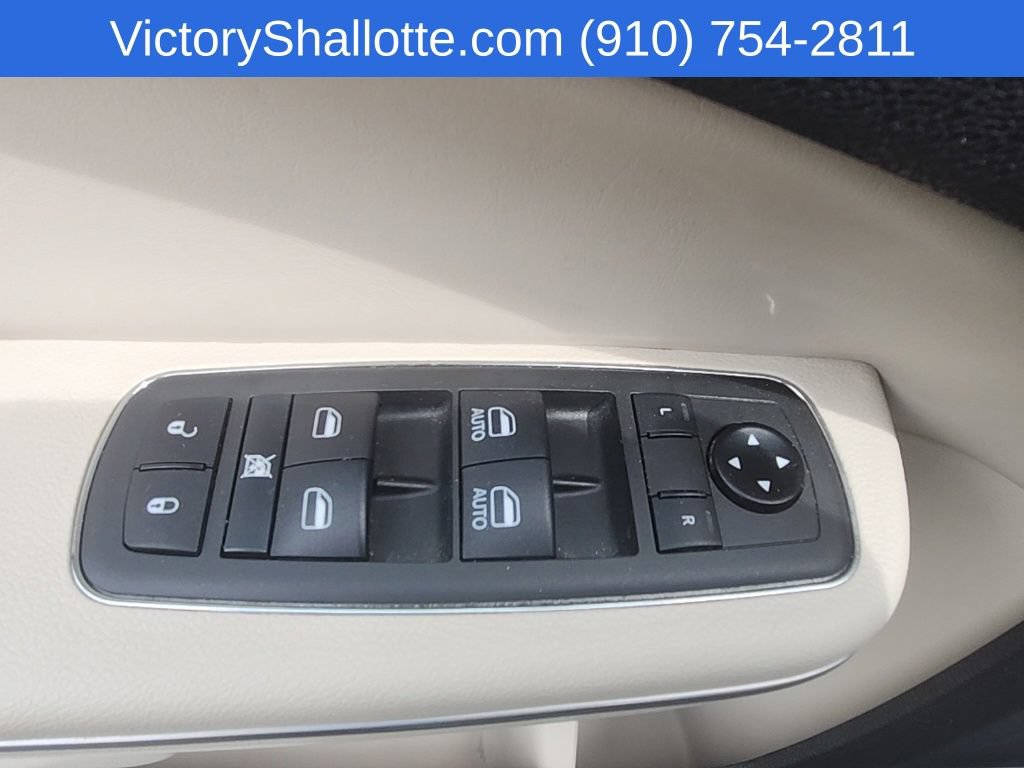Used 2021 Chrysler 300 Touring L RWD image 19
