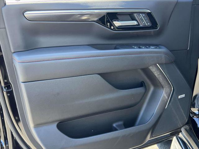 Used 2025 Chevrolet Suburban RST w/ Comfort Package AWD/4WD image 19